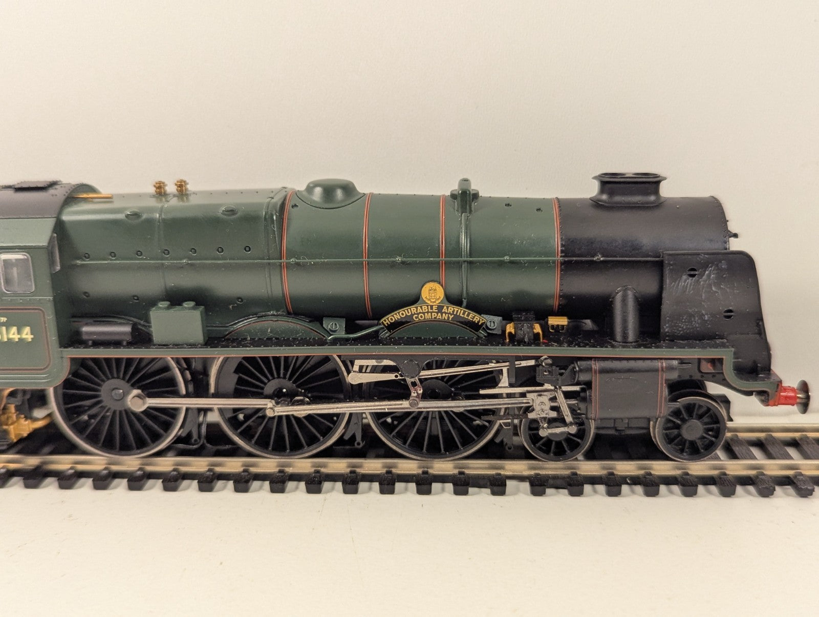 Hornby R2729 OO Gauge Royal Scot 4-6-0 - missing front and rear couplings DCC
