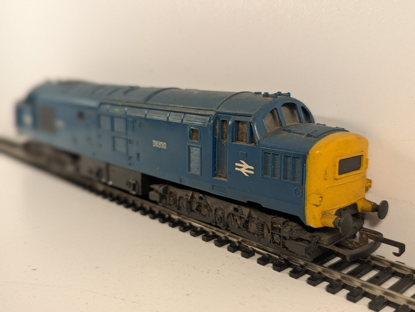 Hornby  R751 Class 37 Diesel Locomotive D6830 BR Blue
