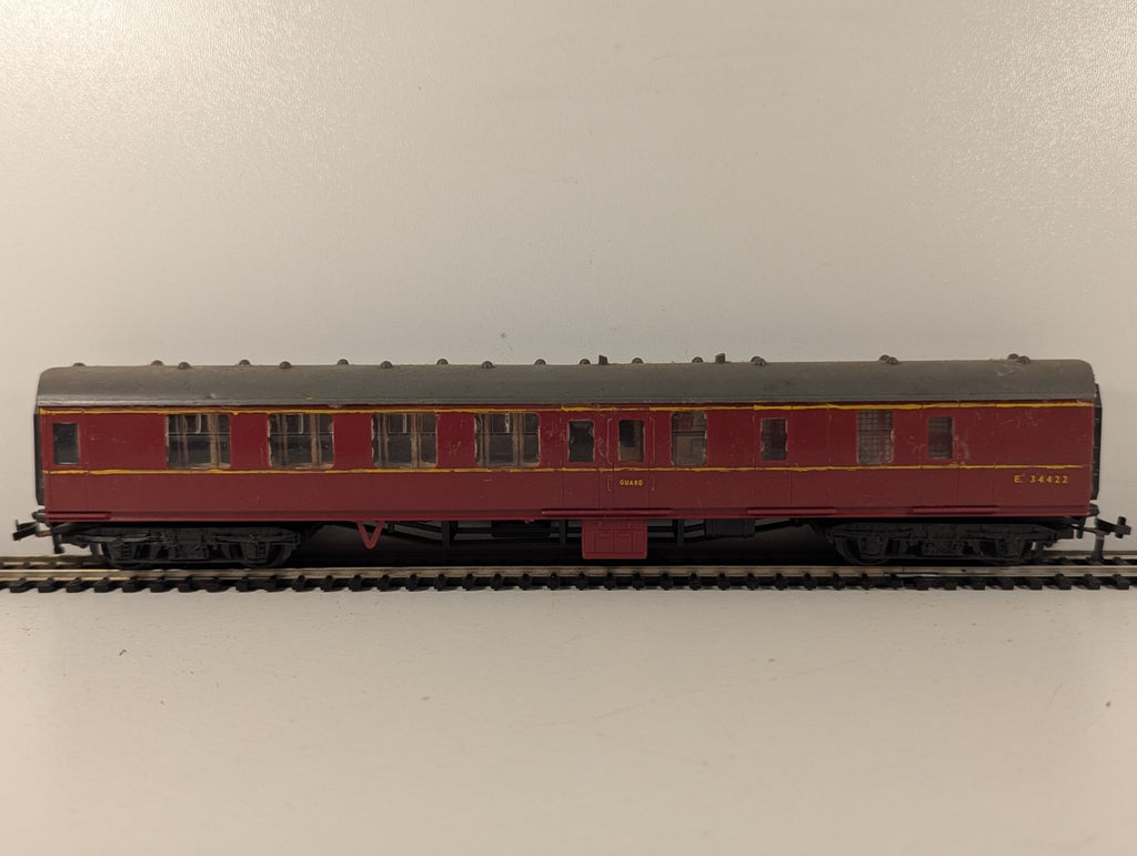Kitmaster BR Mk1 Corridor Composite Coach OO Gauge - Missing Buffer Heads