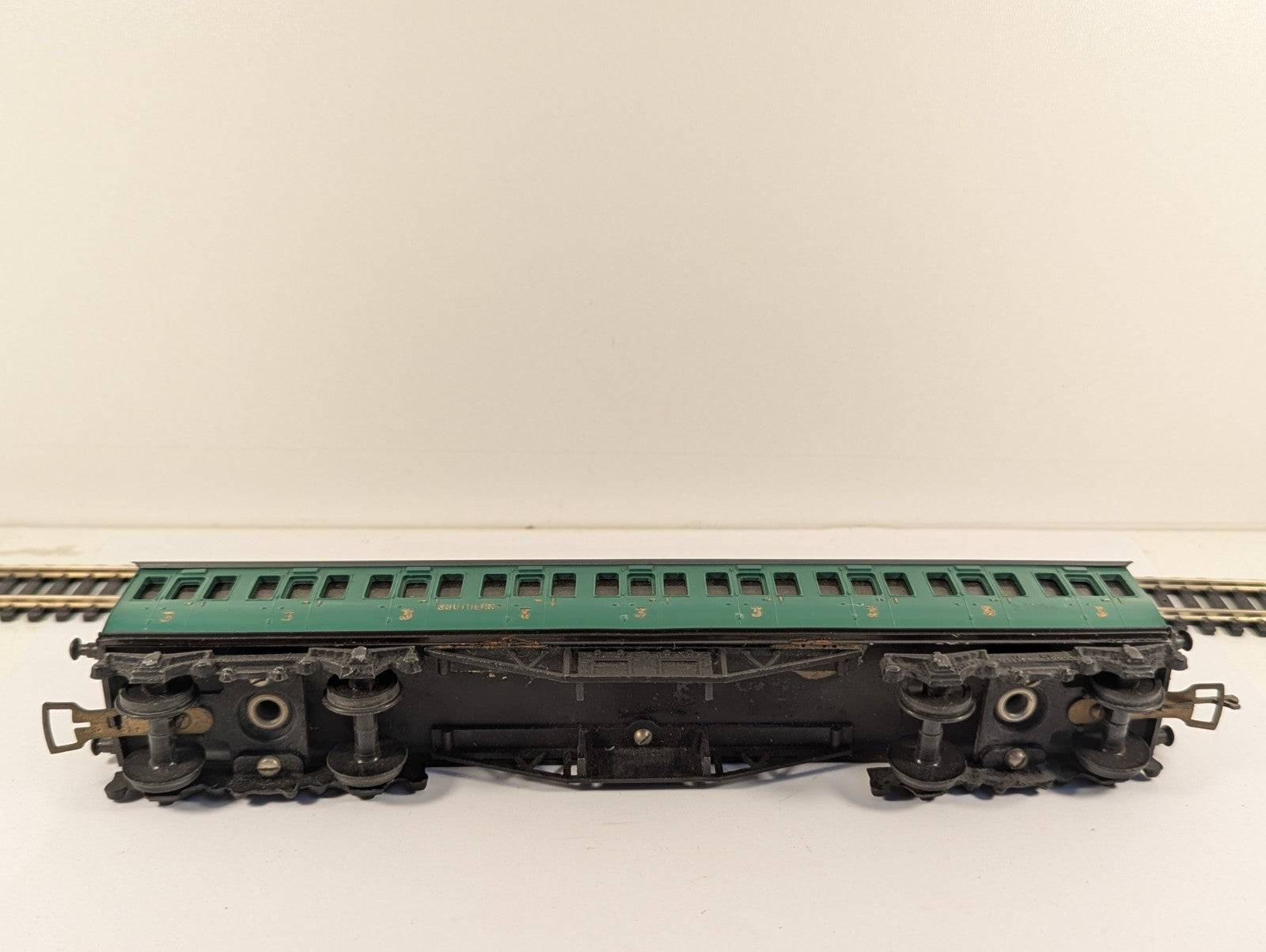 Graham Farish OO Gauge Southern Railway Green Third Class Coach Boxed