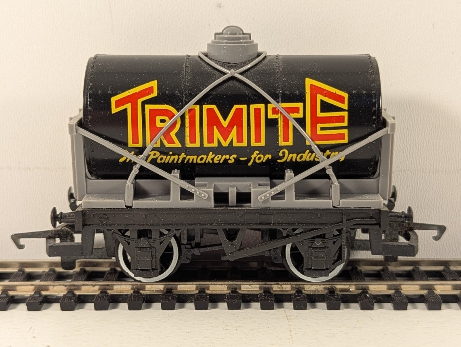 Hornby Railways OO Gauge Trimite Tank Wagon R.203