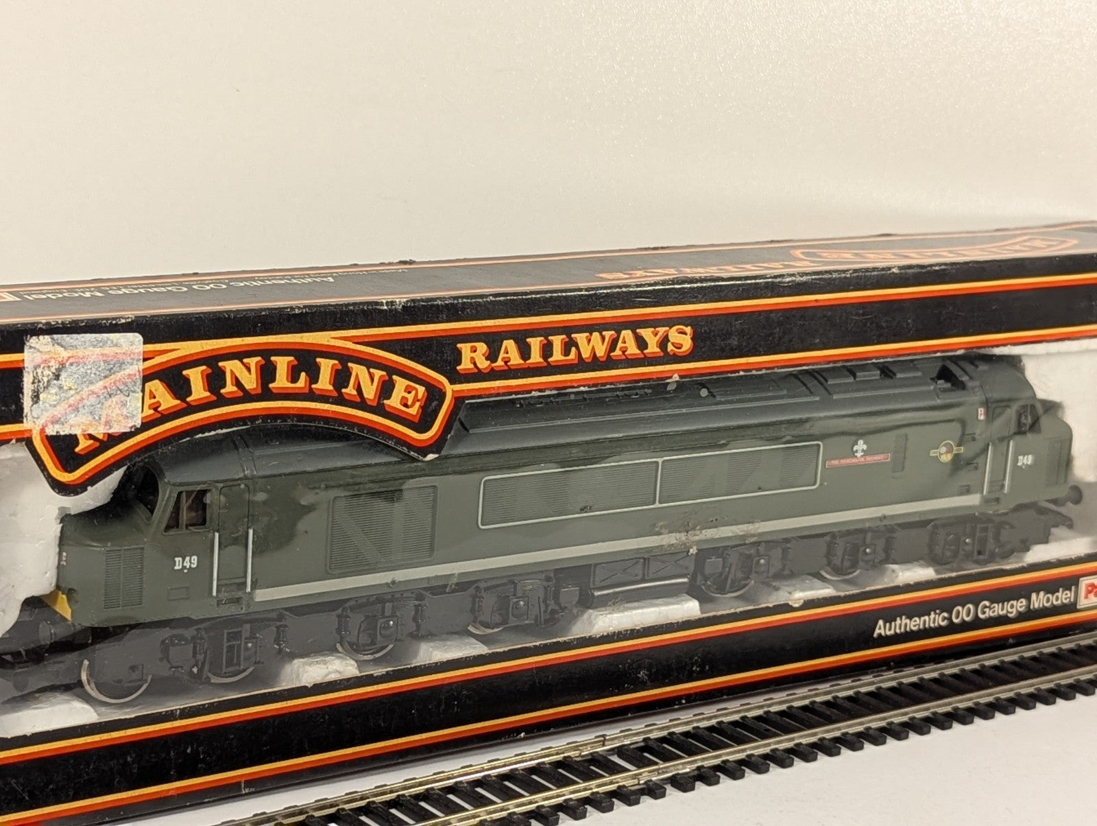 Mainline OO Gauge Class 45 D49 "The Manchester Regiment" BR Green - Boxed