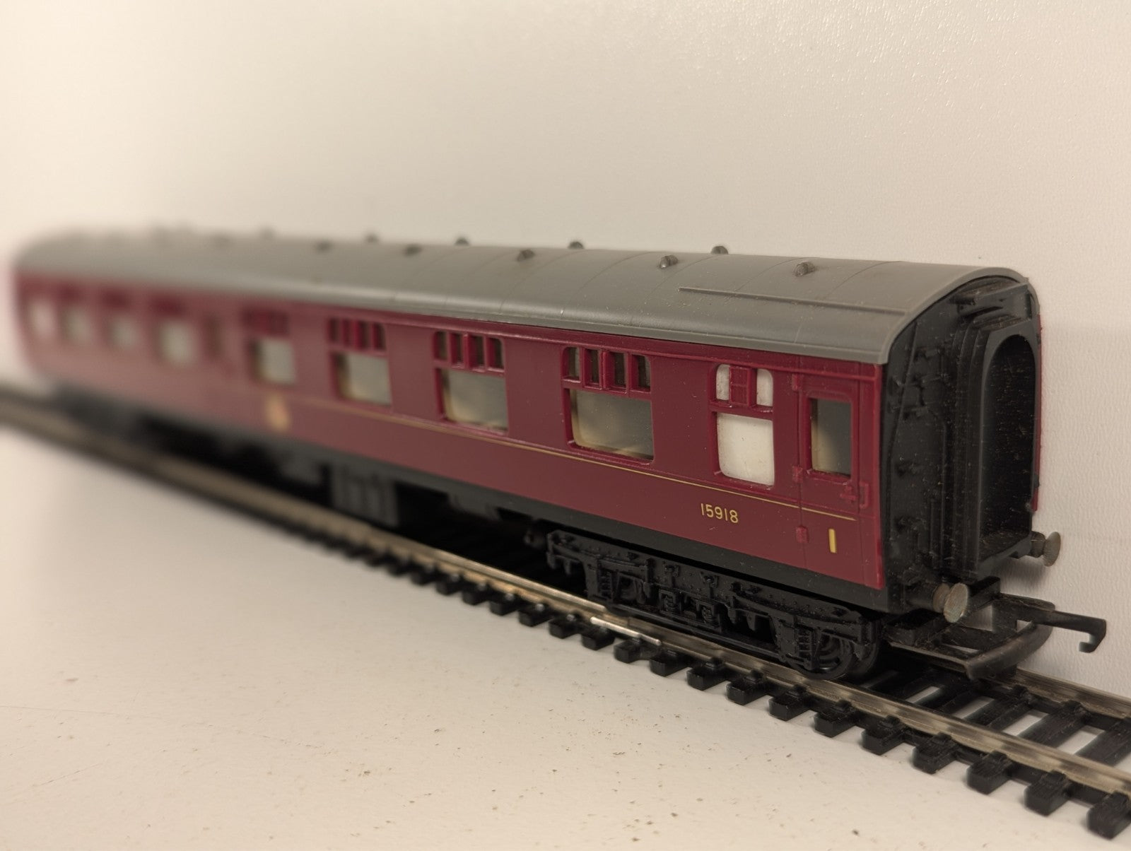 Tri-ang Railways R.422 OO Gauge First/Second Composite Coach - Boxed