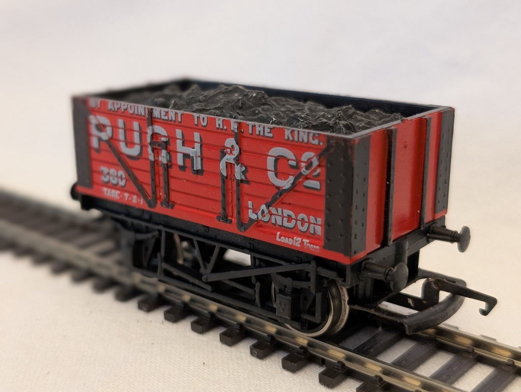 Hornby OO Gauge 7 Plank Private Owner Wagon 'Pugh & Co' Goods Wagon