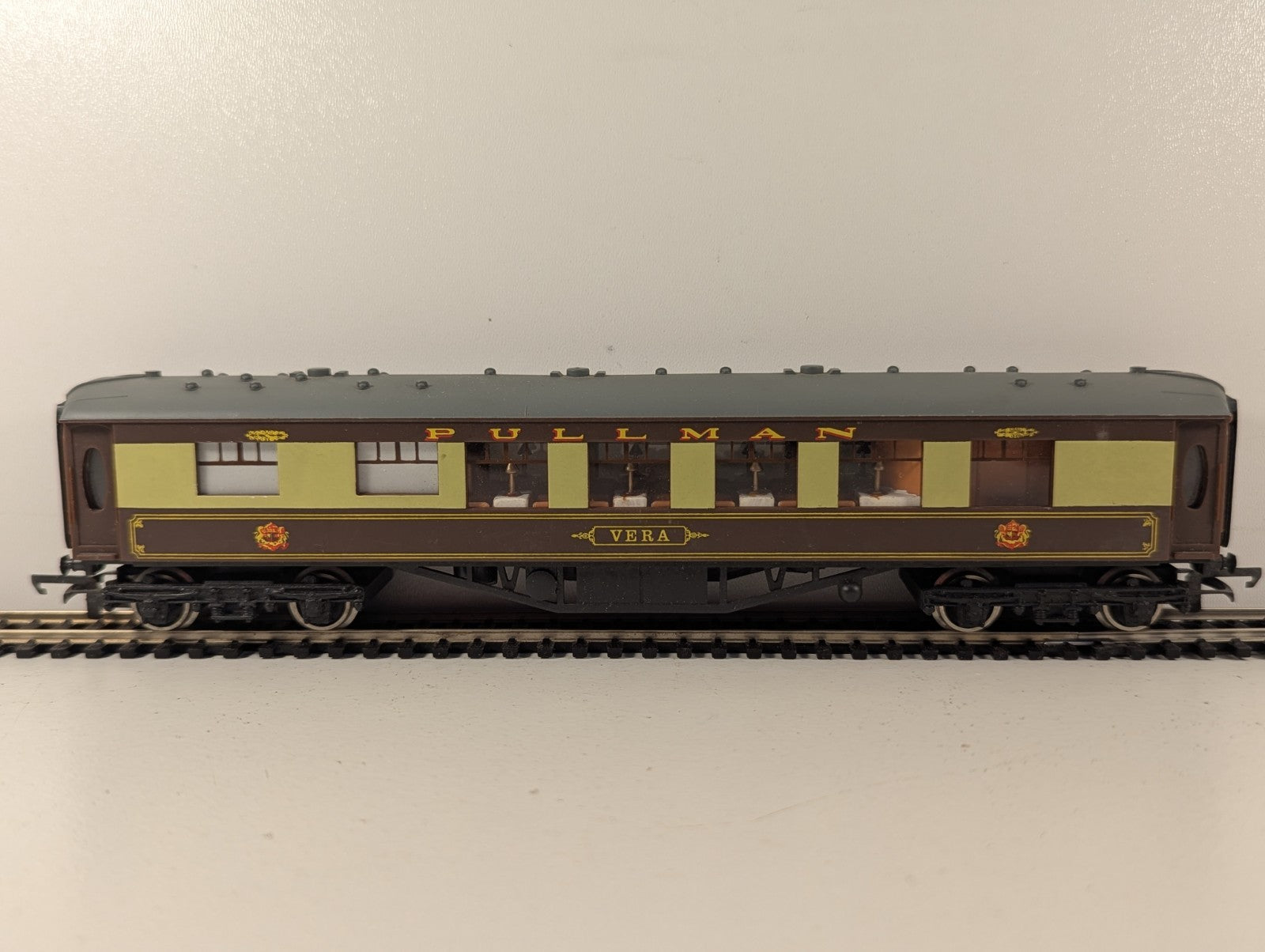 Wrenn W6002V Pullman Parlour First "Vera" Brighton Belle Coach OO Gauge - Boxed
