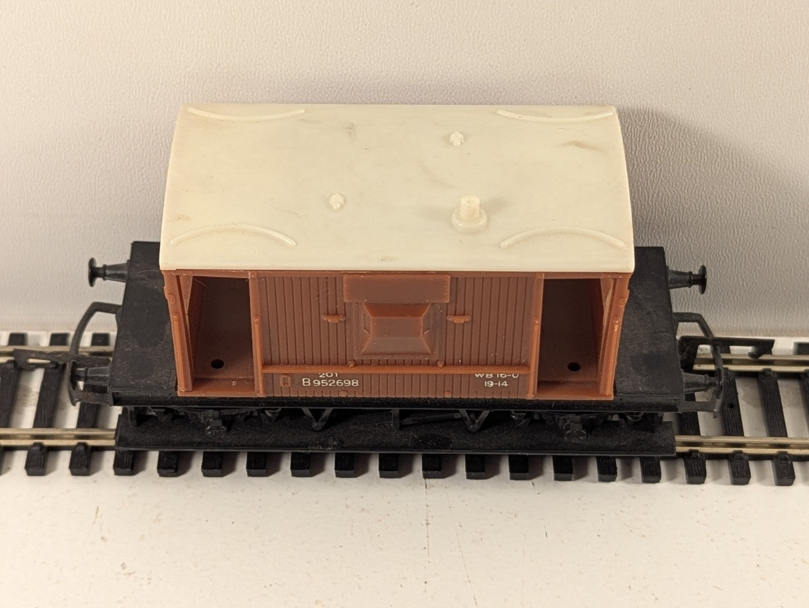 Tri-ang OO Gauge 20T Brake Van