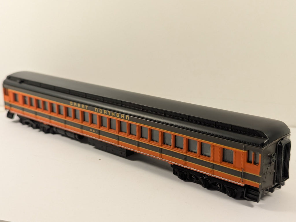 Bachmann Spectrum 89031 HO Gauge Great Northern Combine Car - Boxed