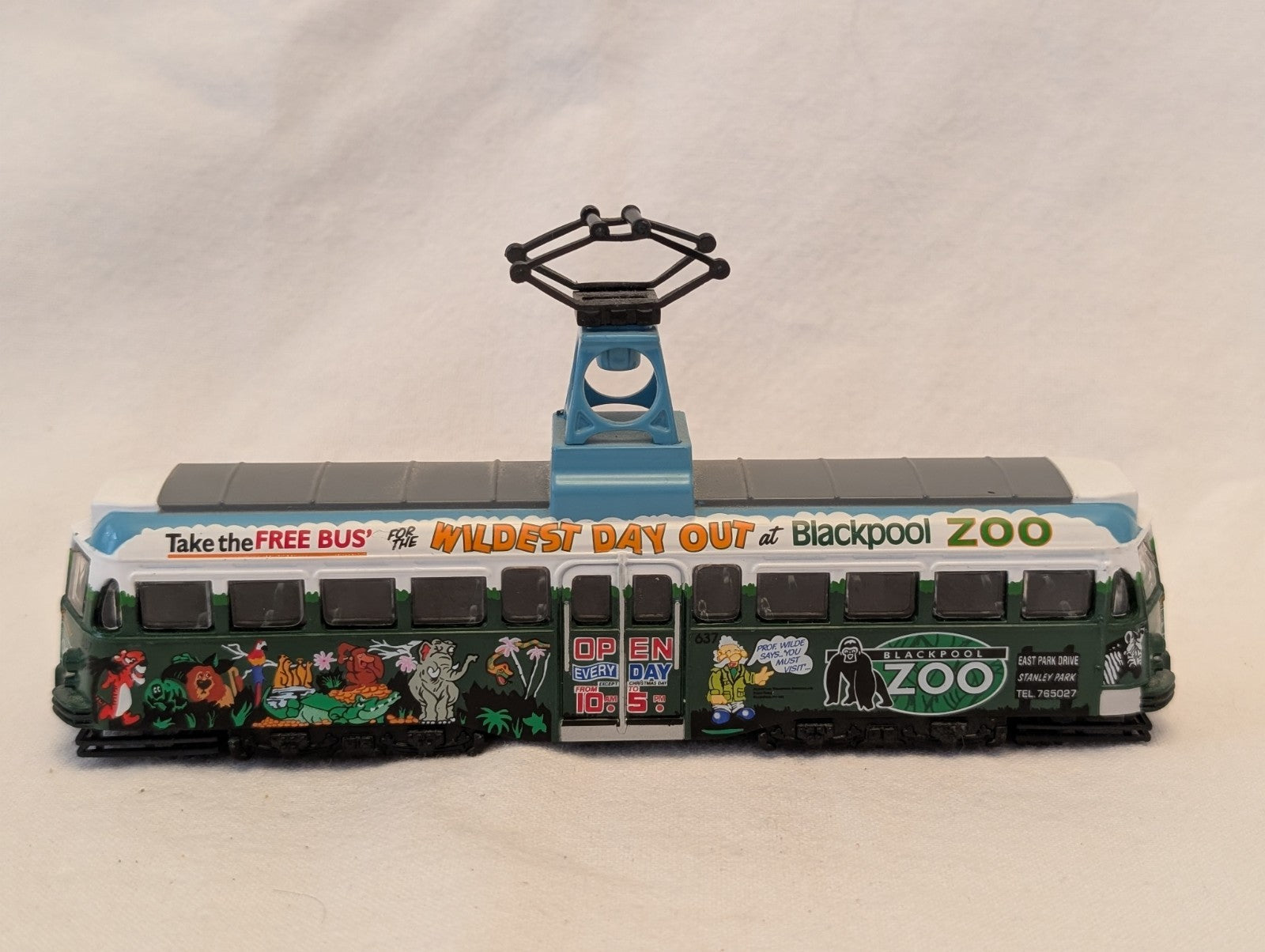 Corgi 1:76 Scale Blackpool Brush Railcoach Tram 637 Blackpool Zoo