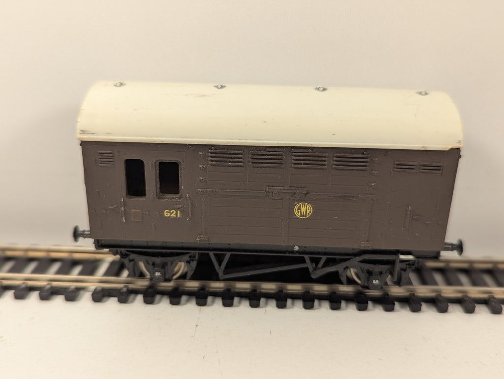 Hornby OO Gauge GWR Horse Box 546 Brown Livery