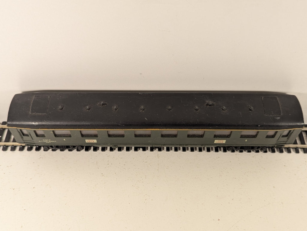 Hornby-Acho SNCF 1st Class Passenger Coach Green HO Gauge - Missing Coupler