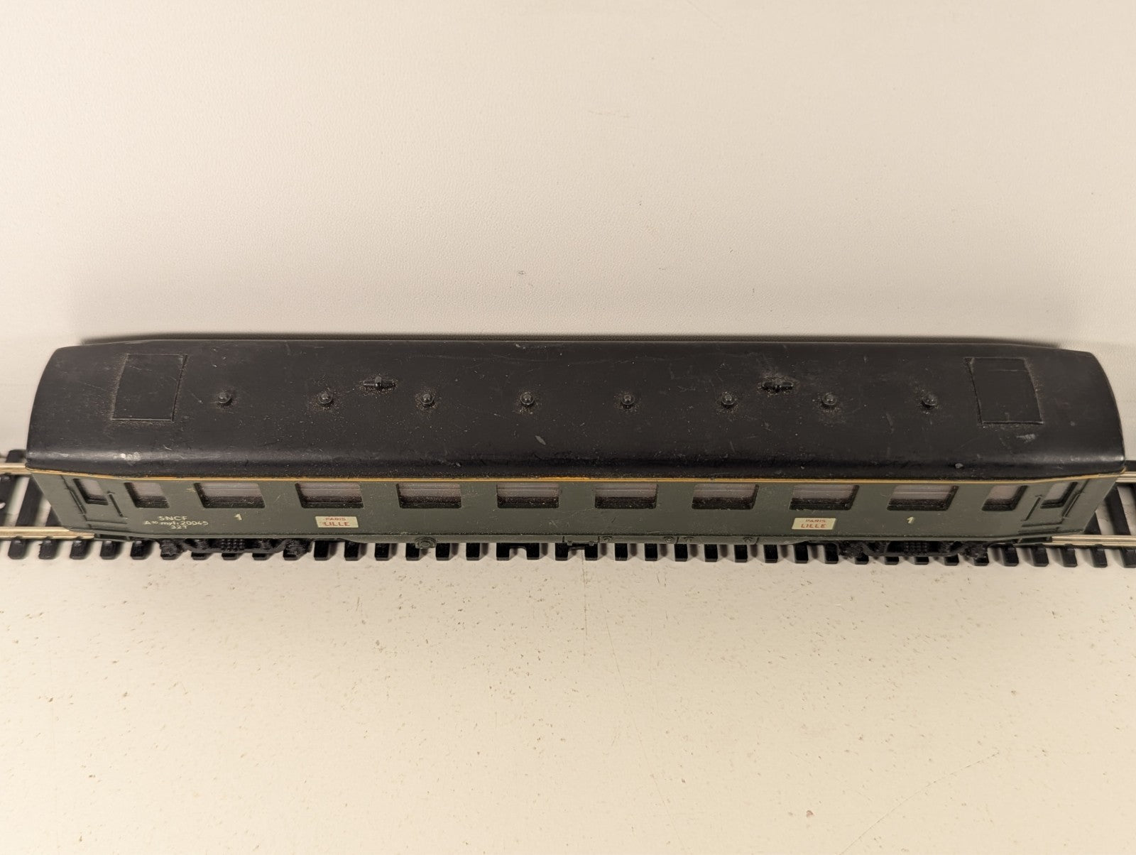Hornby-Acho SNCF 1st Class Passenger Coach Green HO Gauge - Missing Coupler