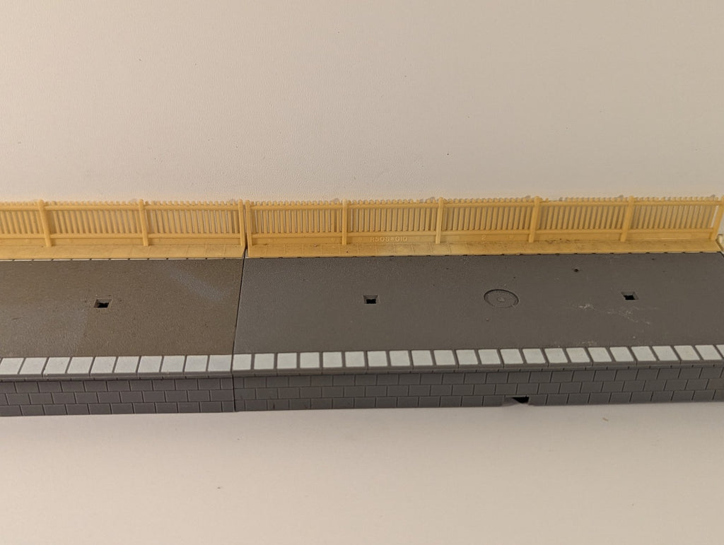 Hornby OO Gauge Station Platform Set Grey & Brick R508