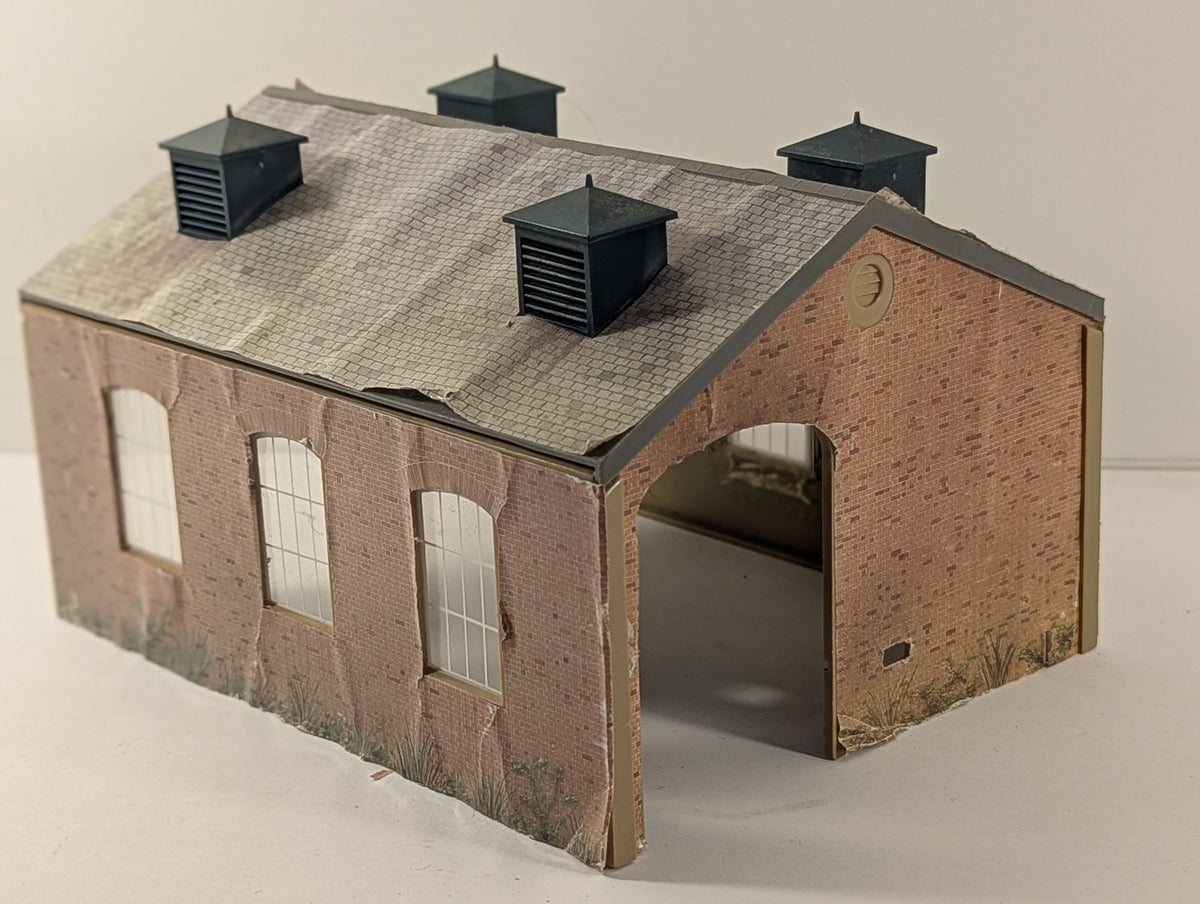 Hornby OO Gauge Single Track Engine Shed Buildings & Structures R180