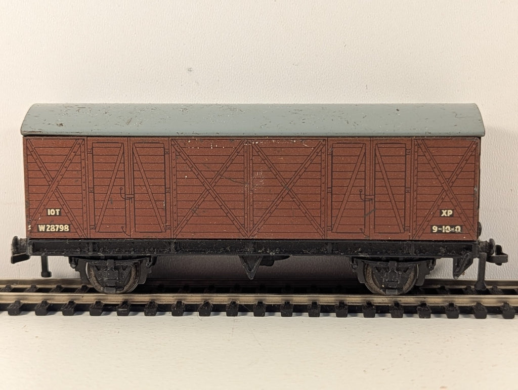 Hornby Dublo BR Ventilated Van Bauxite Brown with Grey Roof OO Gauge