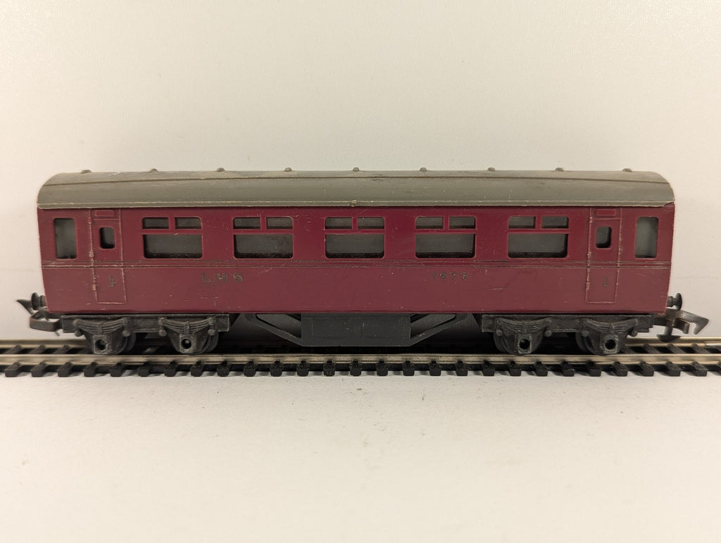 Tri-ang OO Gauge LMS Passenger Coach 7573 LMS Maroon R.23