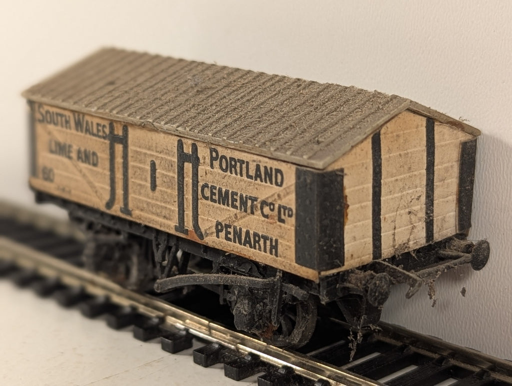 Peco OO Gauge South Wales Lime & Portland Cement Co Penarth Covered Van