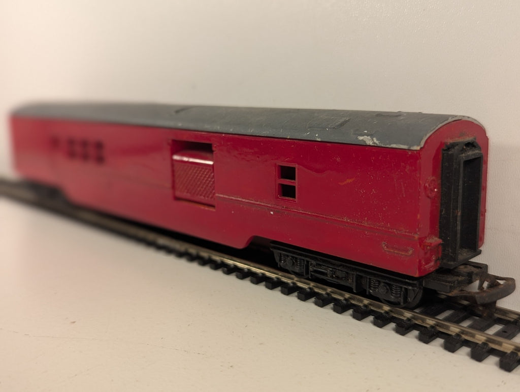 Tri-ang R119 Transcontinental Operating Mail Coach Maroon Repainted OO Gauge