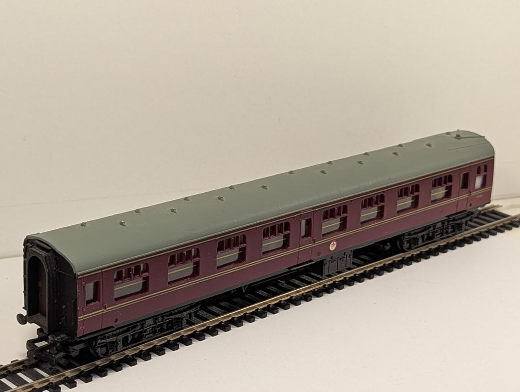 Mainline OO Gauge BR Second Class Composite Coach Maroon - Boxed