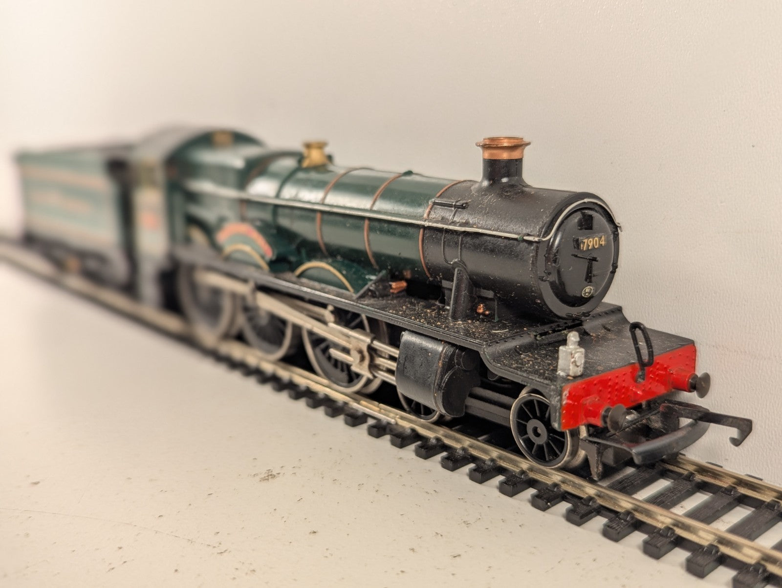 Hornby OO Gauge GWR Class 4900 Hall Class 4-6-0 'Fountains Hall'