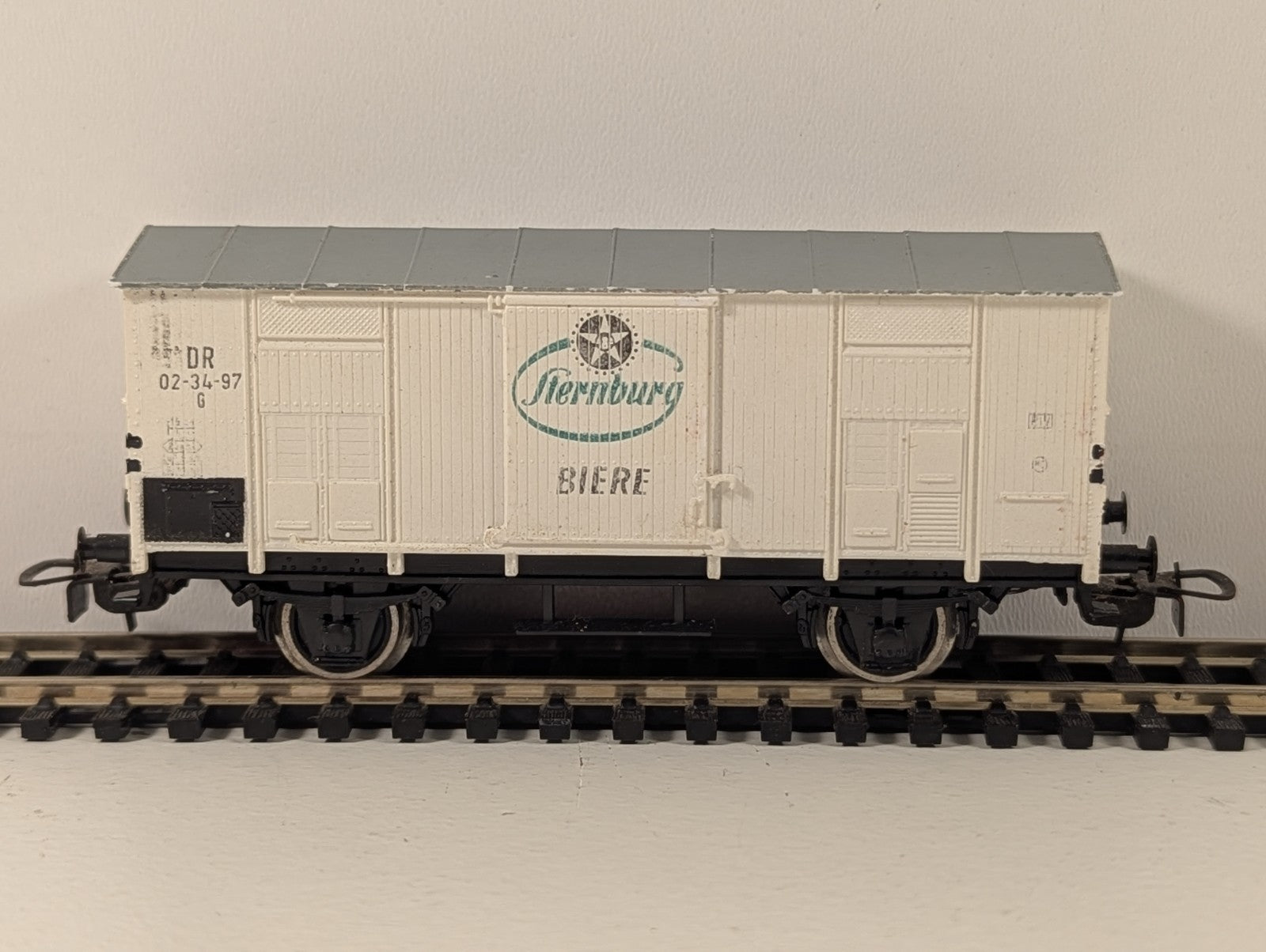 Piko HO Scale Sternburg Biere Refrigerator Wagon (DDR)