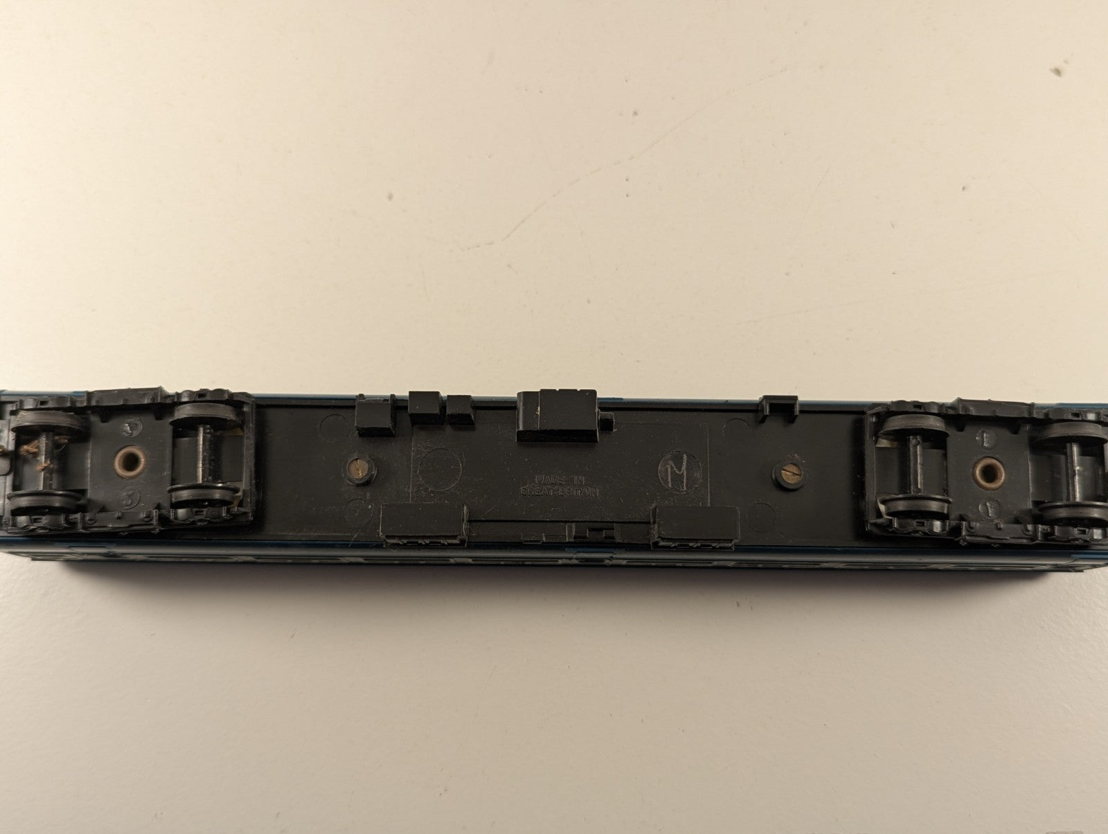 Hornby R921 OO Gauge BR Mk2 Inter-City Second Class Coach M5120 - Rusty Coupling