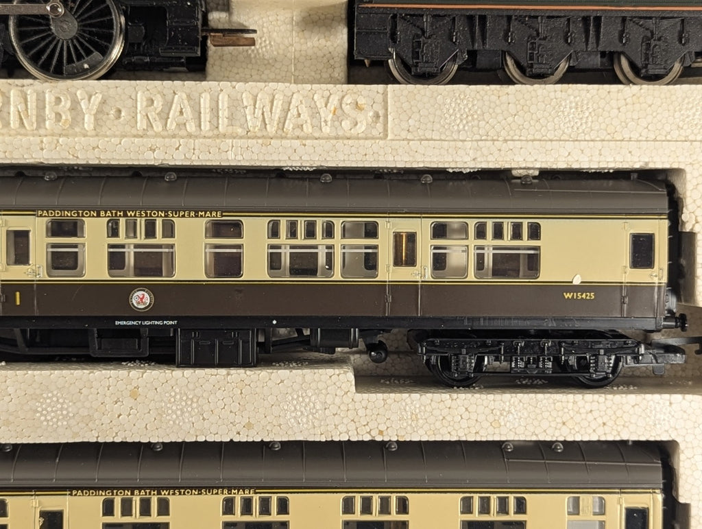 Hornby R2077 OO Gauge The Merchant Venturer Train Pack GWR King Charles I