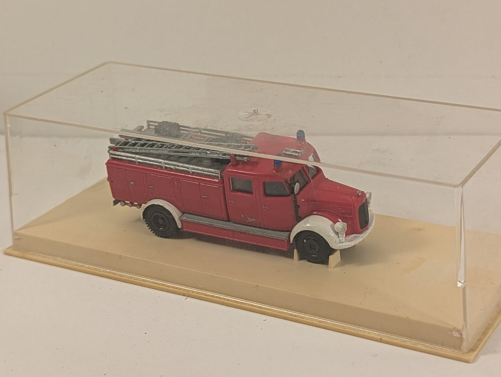 Brekina HO Scale Mercedes-Benz L3500 Metz LF 15 Fire Engine