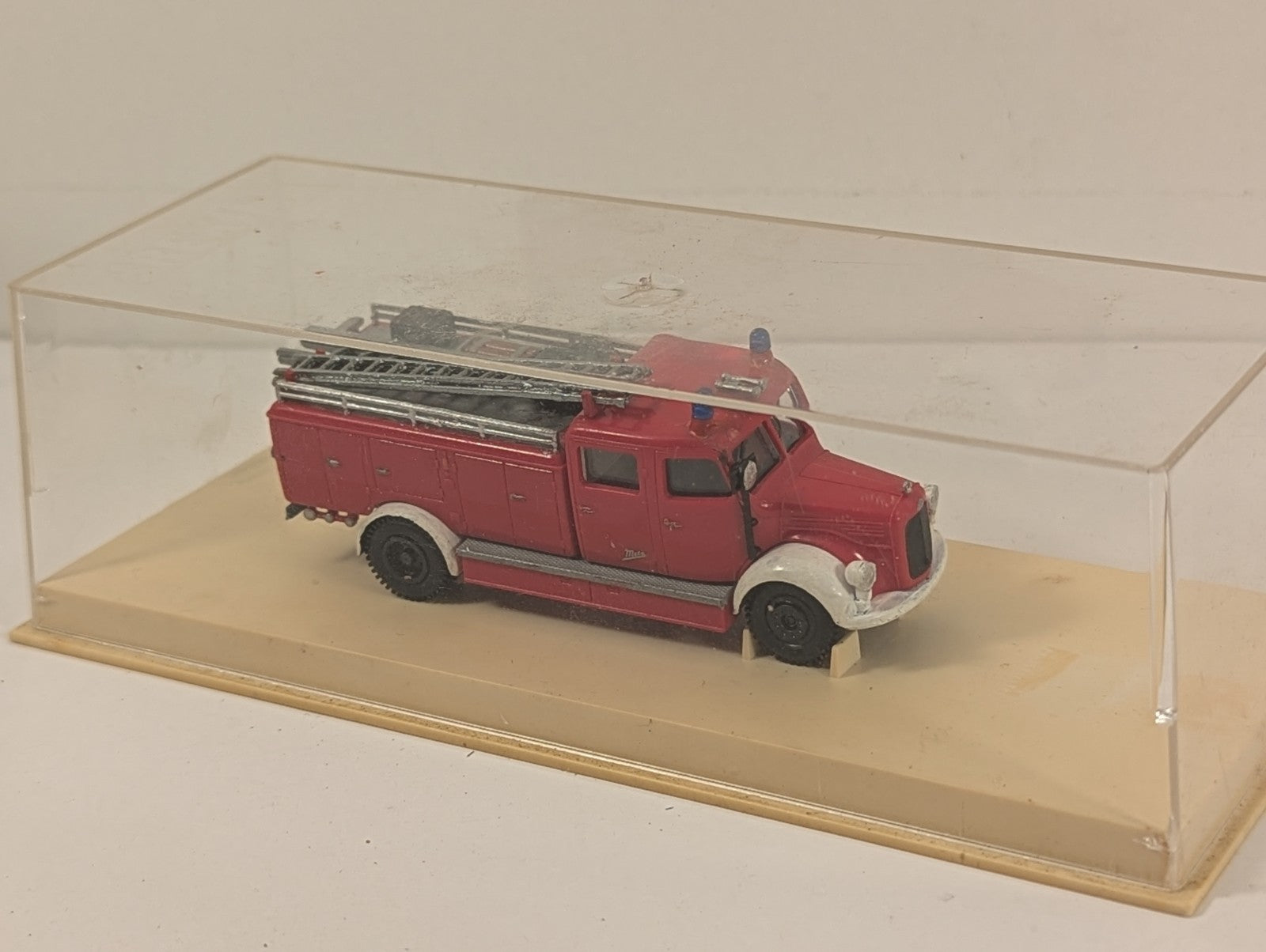 Brekina HO Scale Mercedes-Benz L3500 Metz LF 15 Fire Engine