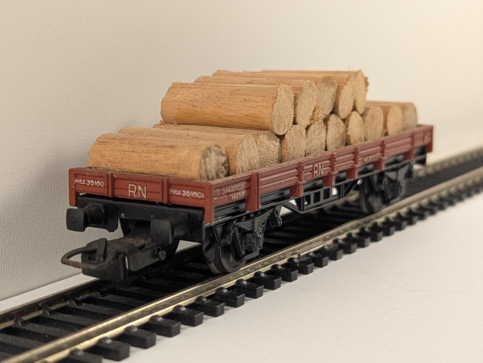 Liliput L235095 HO Gauge Flatbed Freight Wagon with Wood Load - Boxed