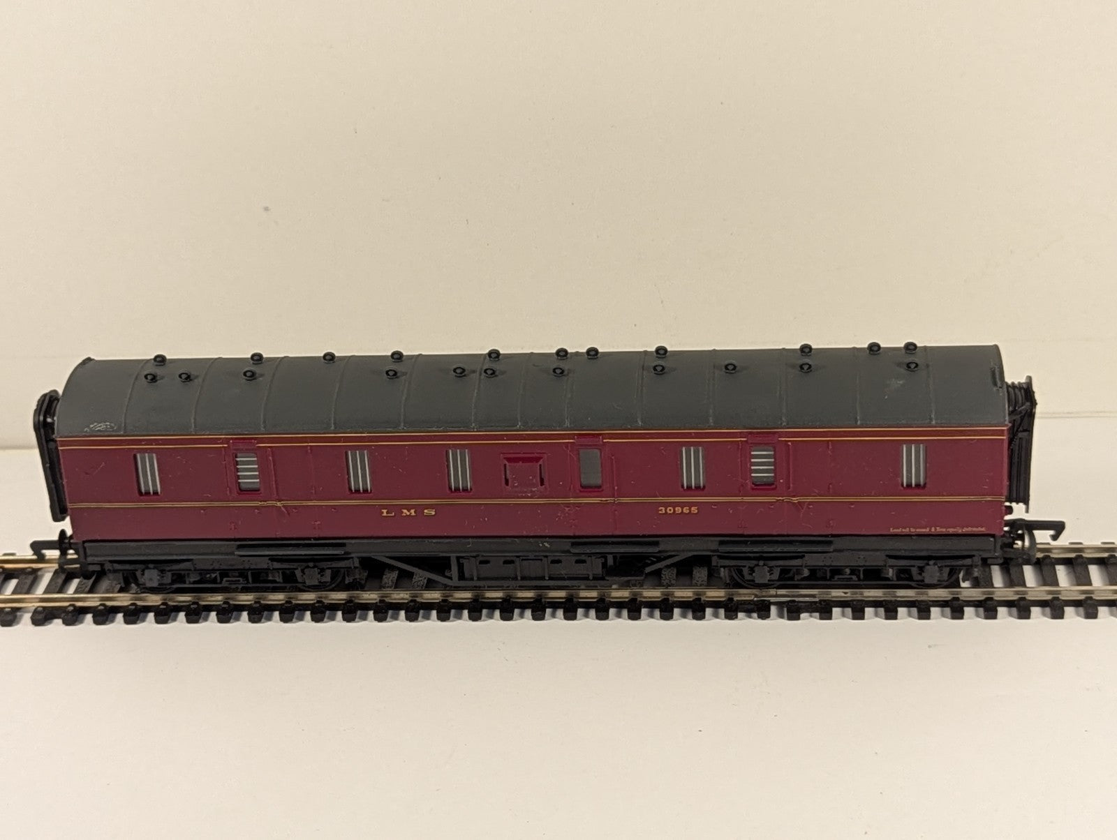 Mainline 37118 LMS 50ft Parcels Van BG Maroon OO Gauge Boxed