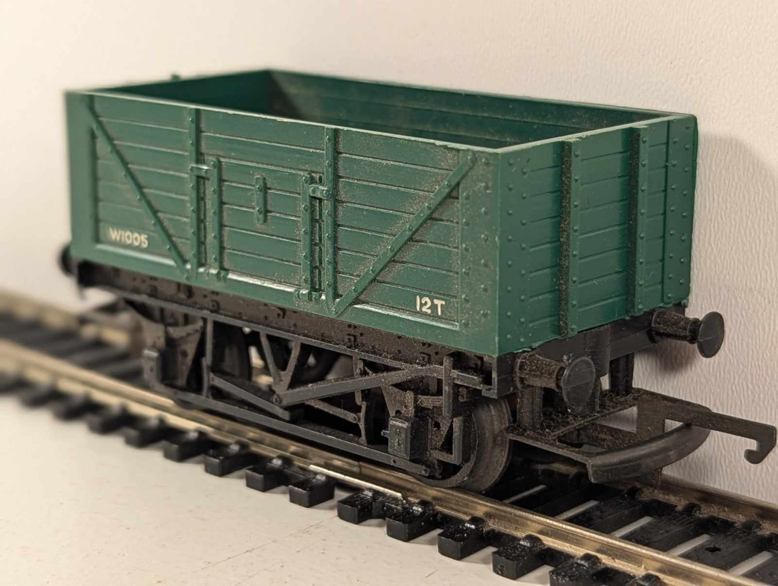 Tri-ang R10 OO Gauge 12 Ton Open Wagon Green