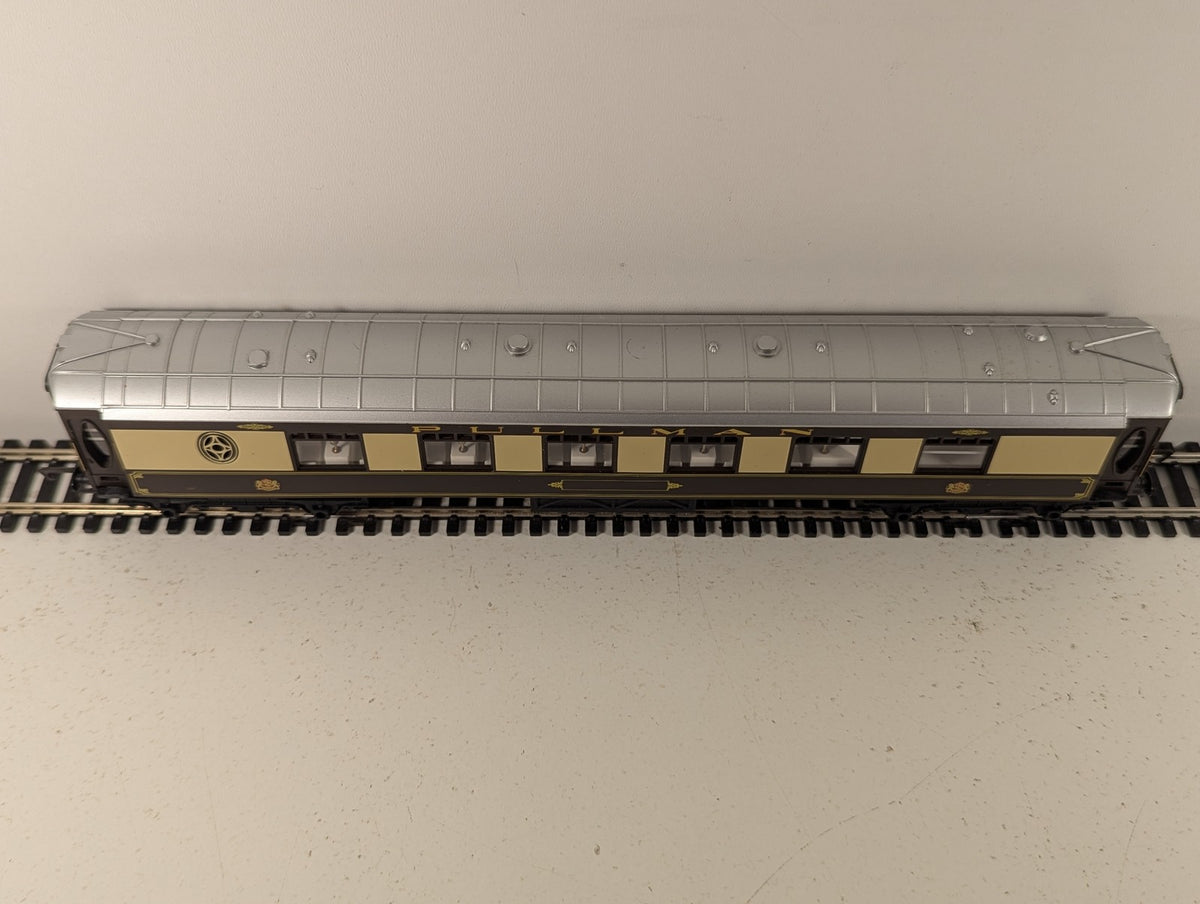 Hornby OO Gauge Pullman Parlour Car Passenger Coach Pullman Umber & Cream