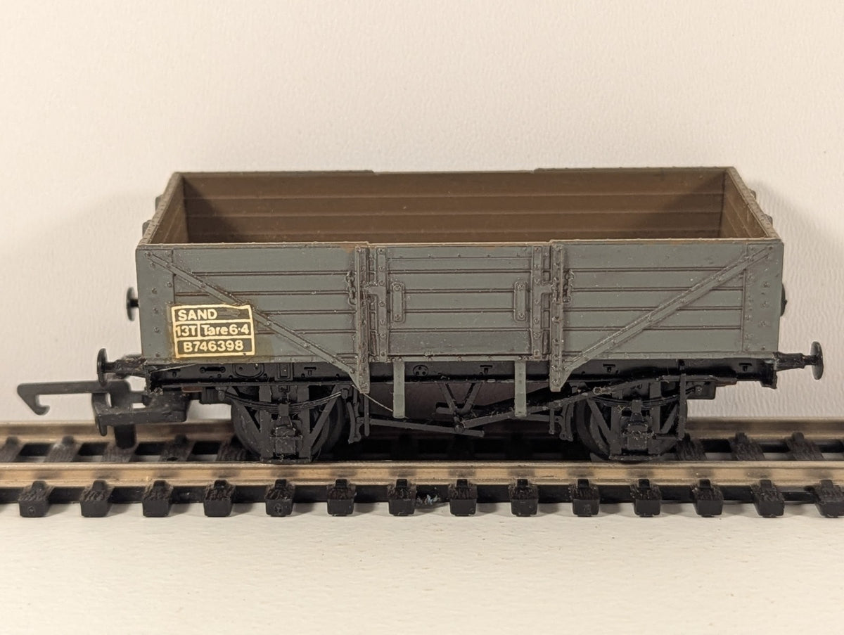 Airfix OO Gauge 5-Plank Open Wagon – Grey – Renumbered