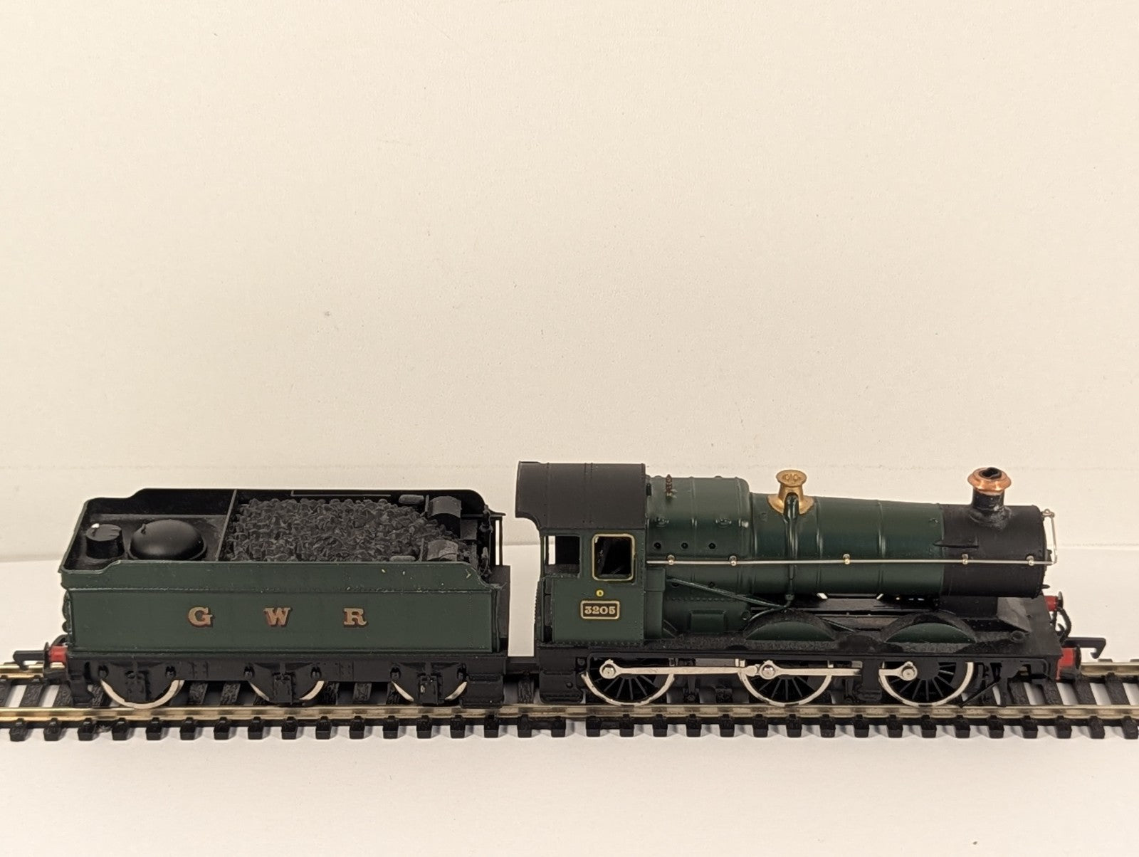 Mainline 37-058 OO Gauge GWR Green Collett Goods Class 2251 No. 320