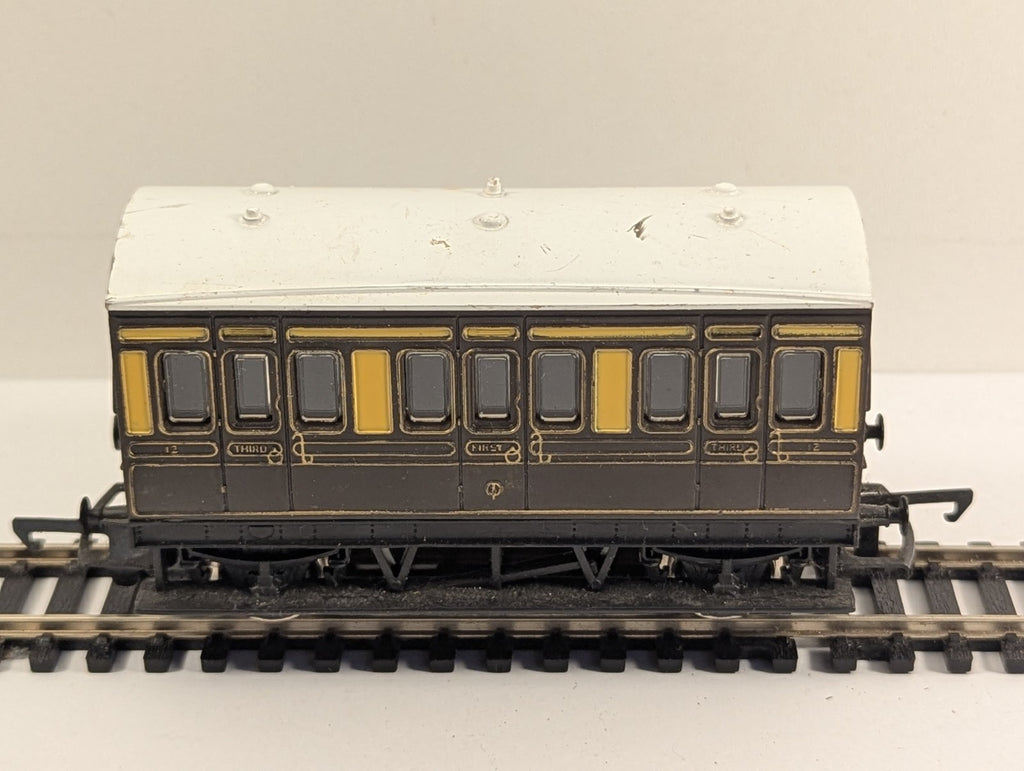 Hornby R339 OO Gauge GWR 4-Wheel Coach