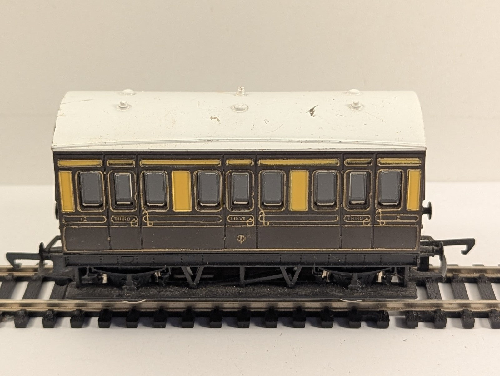 Hornby R339 OO Gauge GWR 4-Wheel Coach
