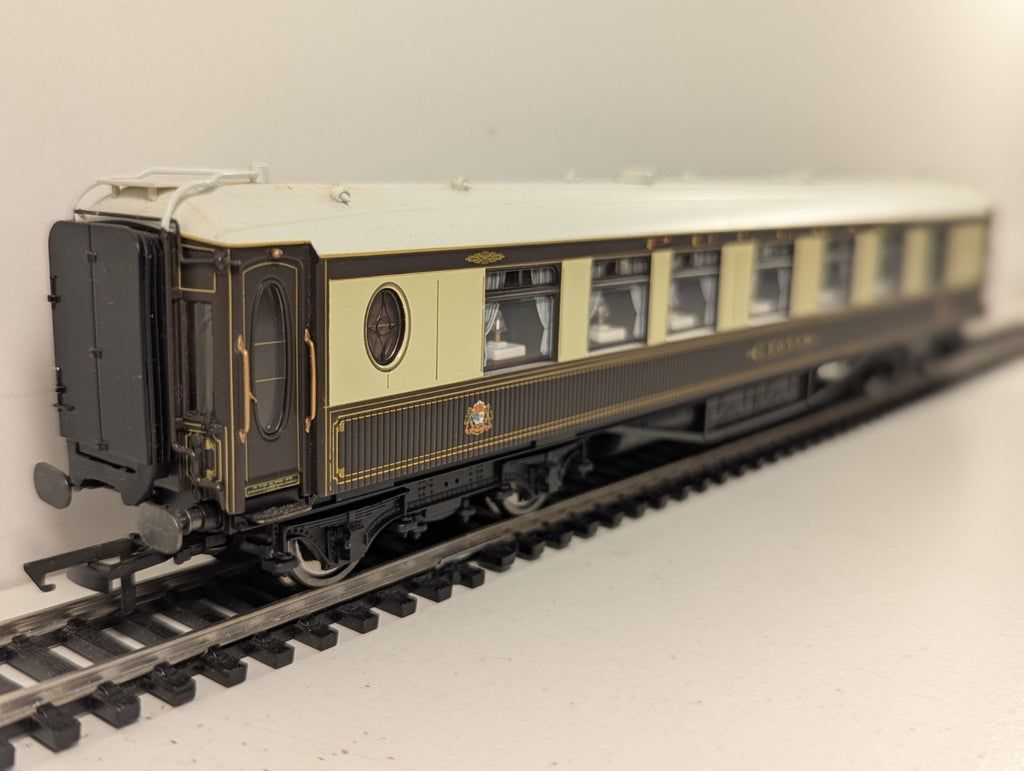 Hornby R4143 Pullman 1st Class Parlour Car 'Leona'