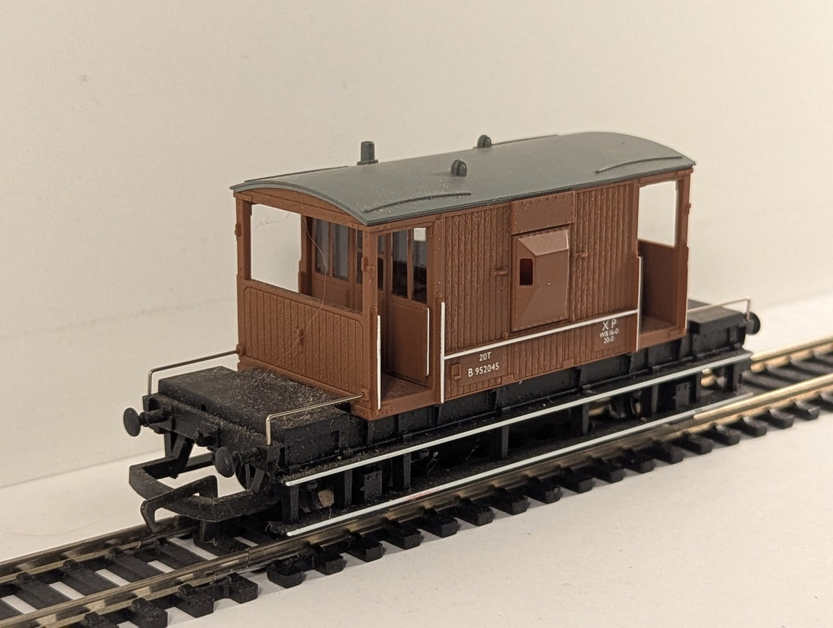 Hornby OO Gauge BR 20 Ton Brake Van B952045 BR Bauxite R6287