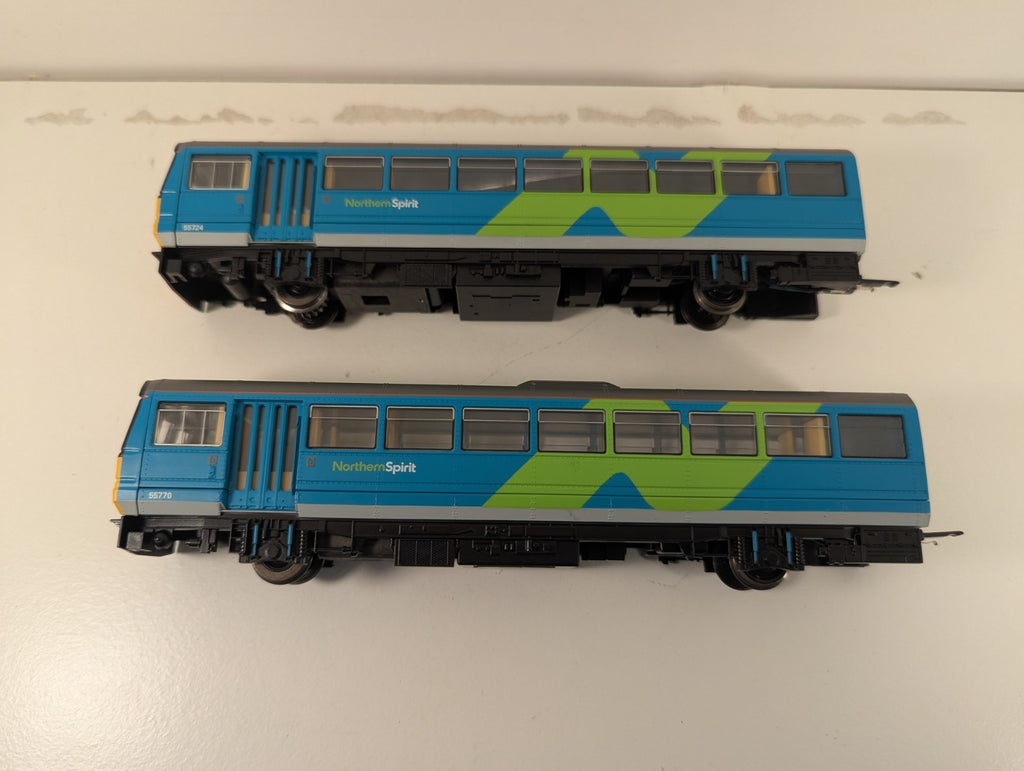 Hornby R2161 OO Class 142 142074 Northern Spirit DMU