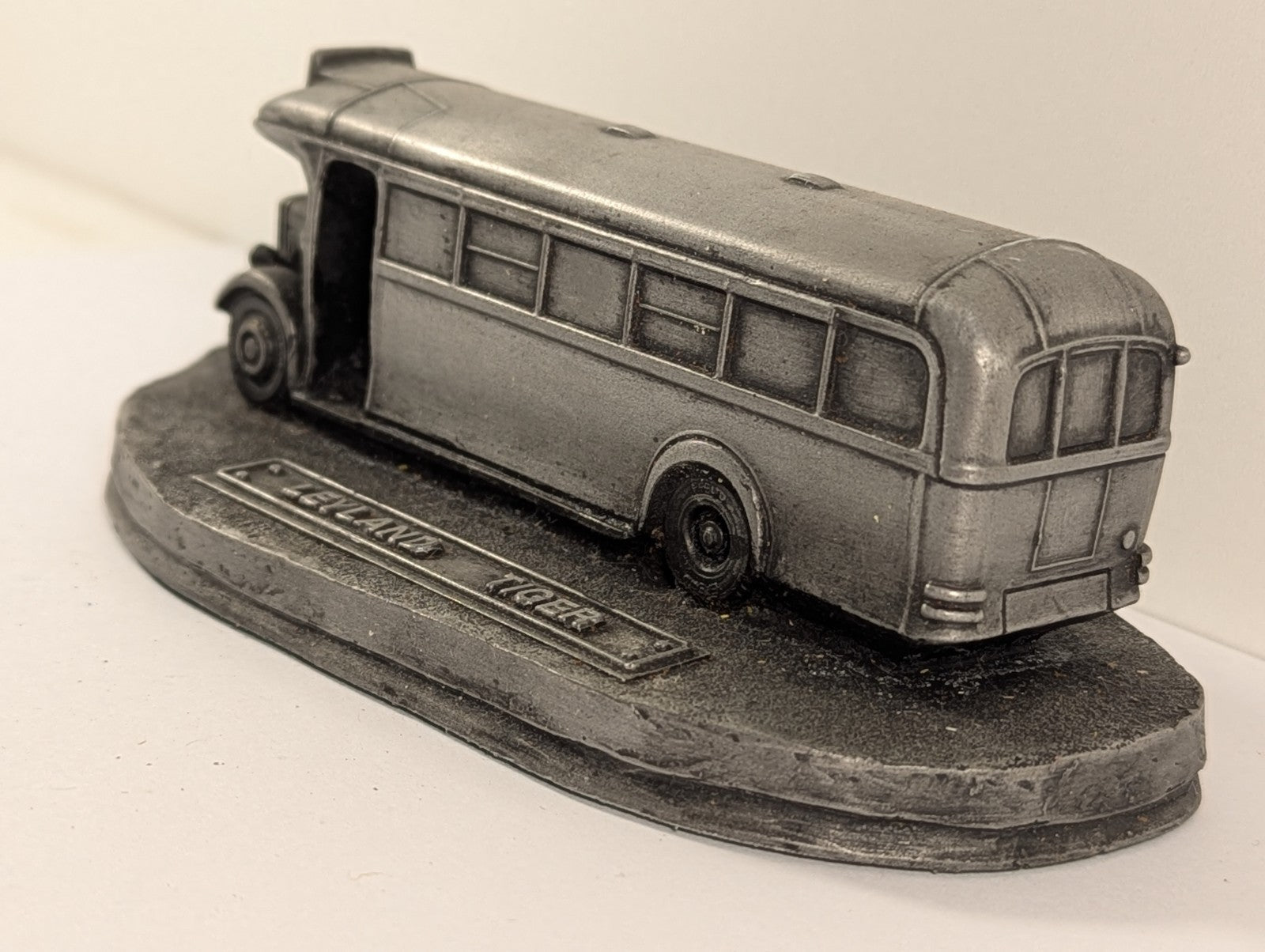 Resin Model Leyland Tiger Bus