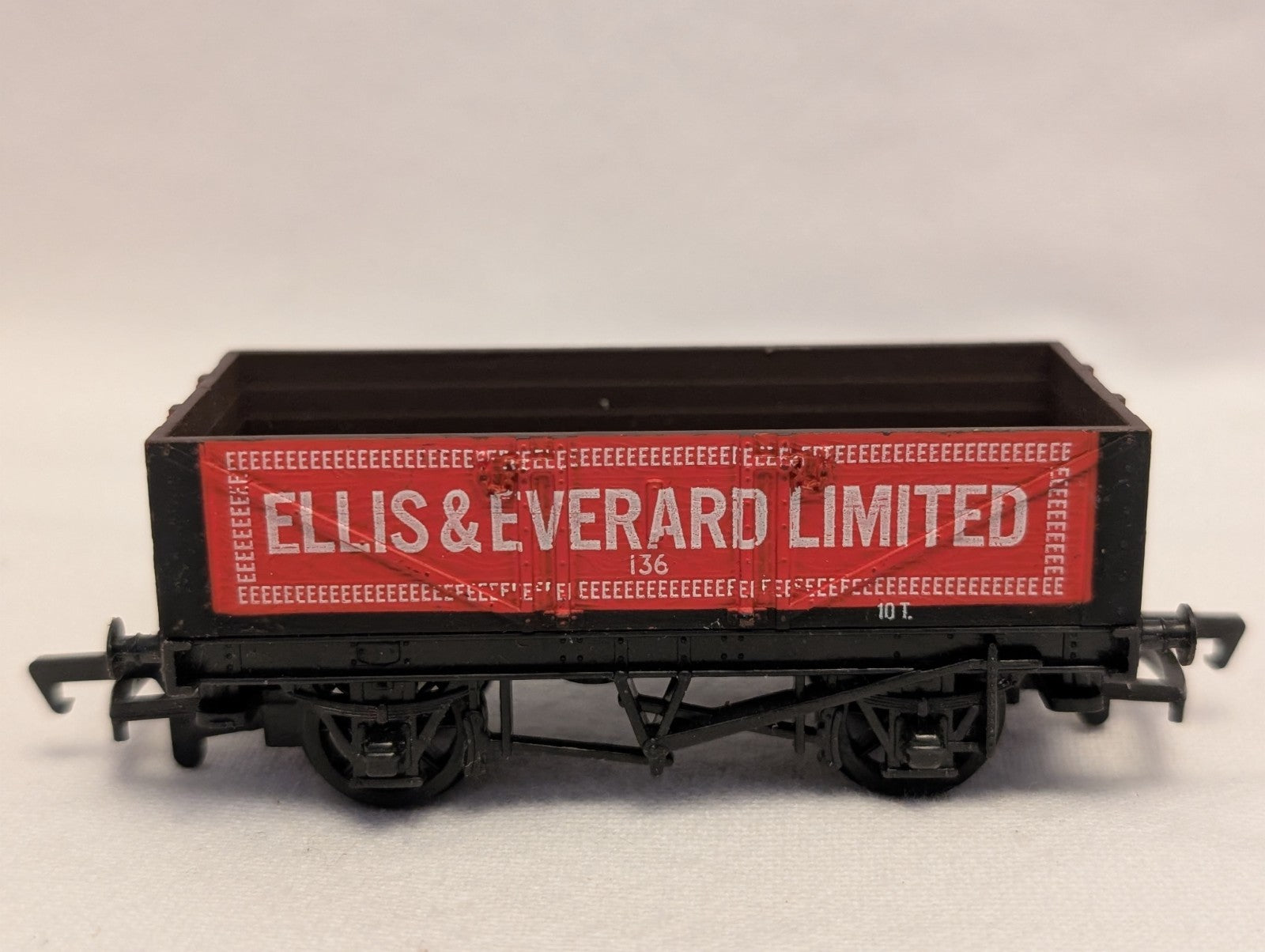 Mainline OO Gauge 5 Plank Wagon Ellis & Everard Goods Wagon
