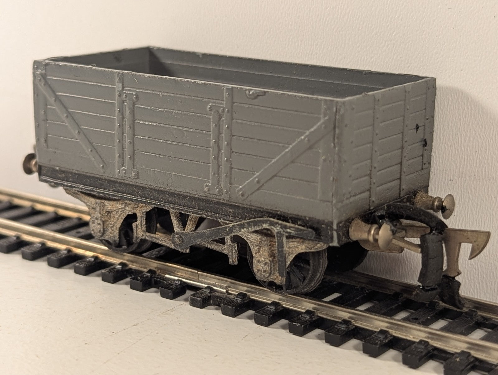 Graham Farish 5 Plank Wagon Grey
