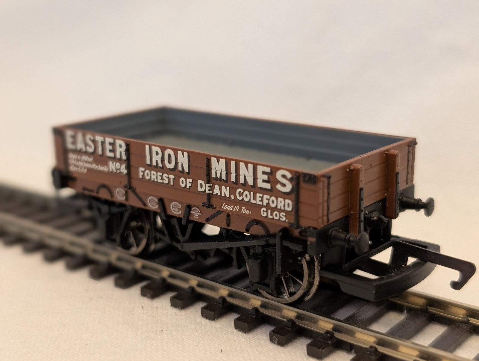 Bachmann OO Gauge 5 Plank Wagon 'Easter Iron Mines' Goods Wagon