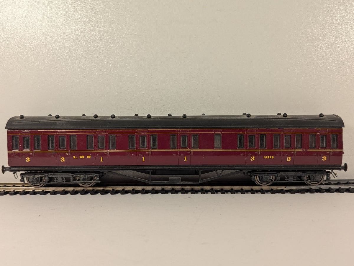 Airfix OO Gauge LMS Non-Corridor Composite Coach Passenger Coach 19278