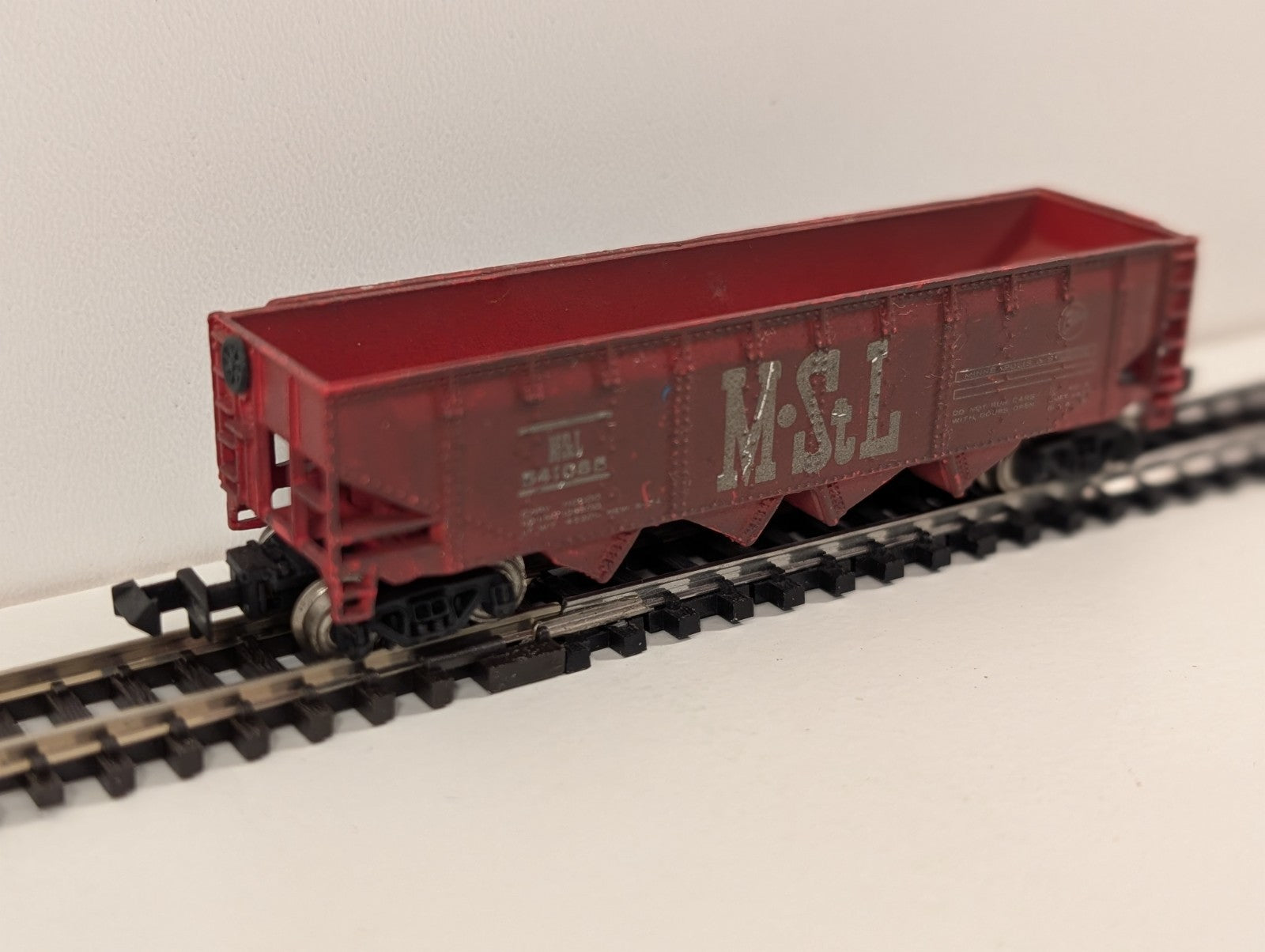 Bachmann Minneapolis & St. Louis (M.S.L.) 42' Quad Offset Hopper – N Scale