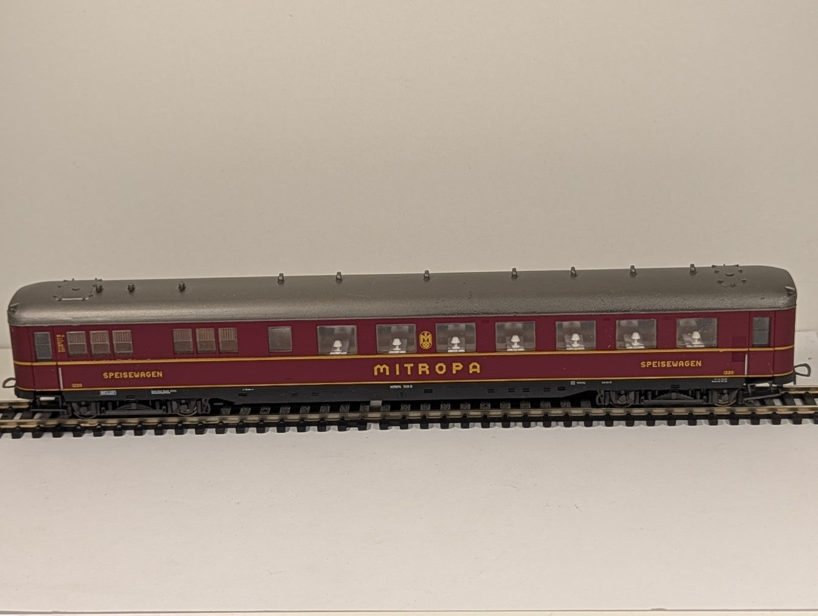 Liliput L382702 HO Gauge MITROPA Dining Coach 1220