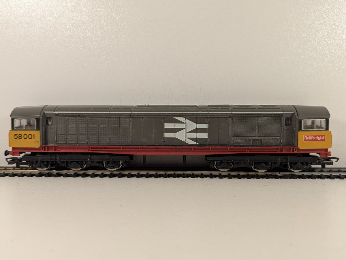 Hornby OO Gauge Class 58 Diesel Locomotive 58001 BR Railfreight Grey R250