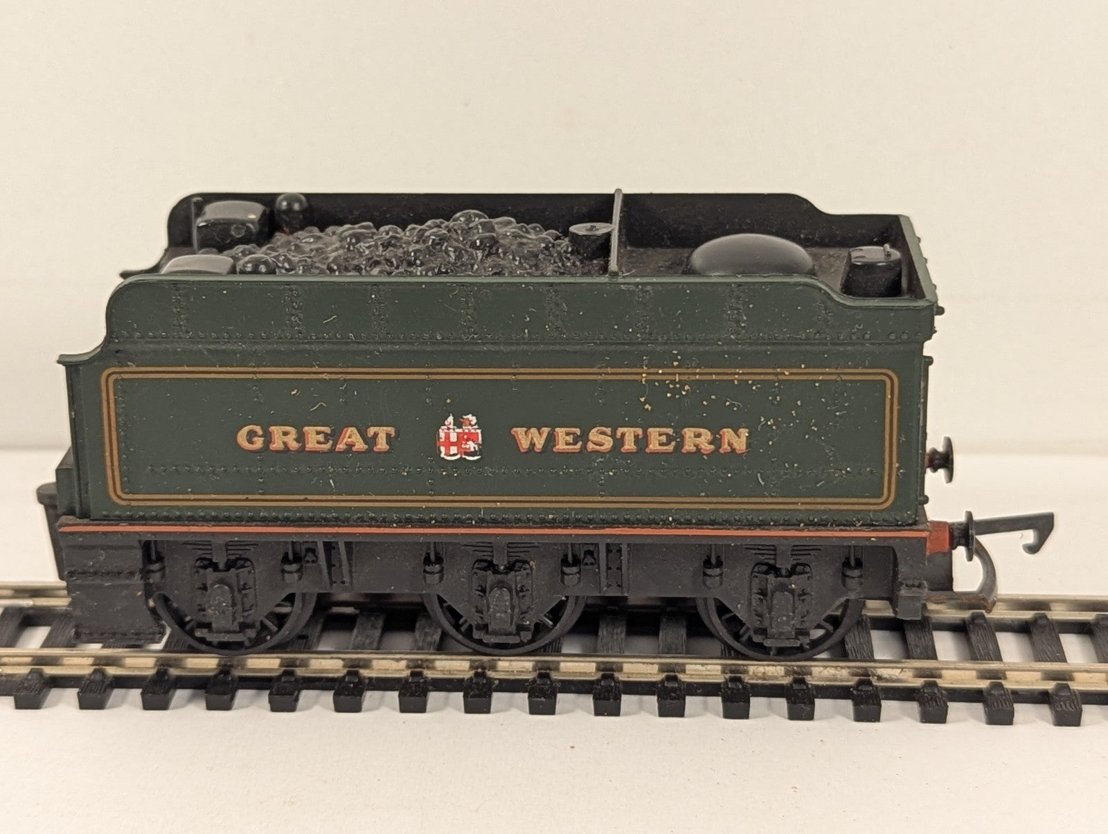 Hornby OO Gauge GWR 6-Wheel Tender GWR Green
