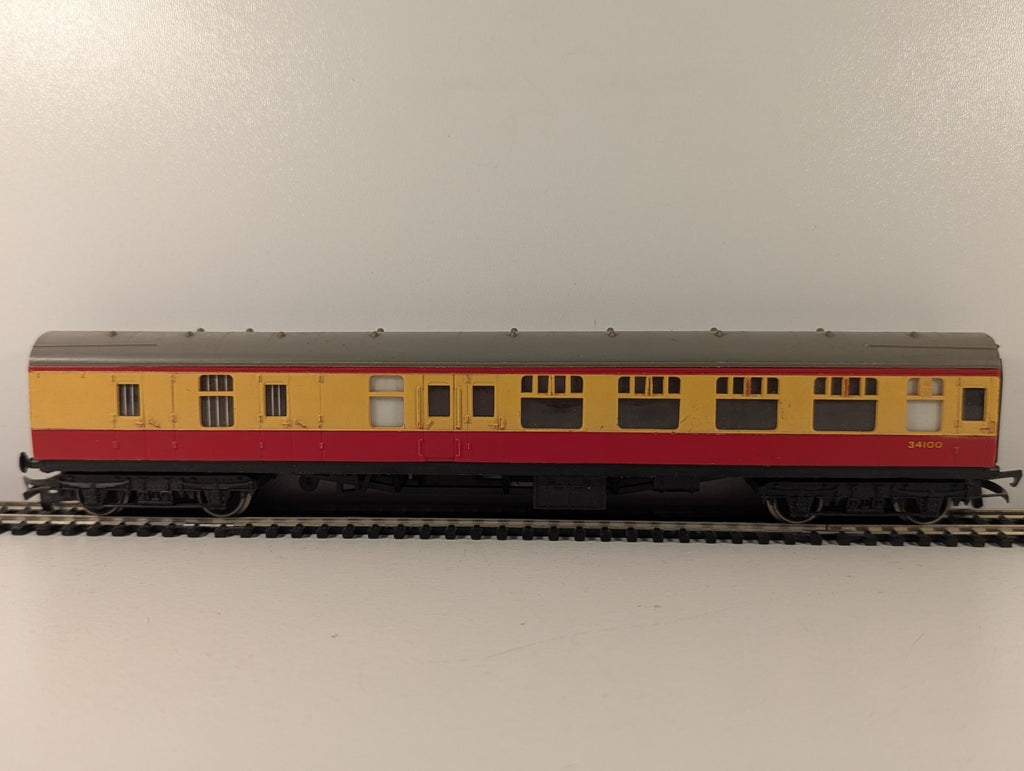 Hornby Tri-ang R627 OO Gauge BR Brake 2nd Coach 34100