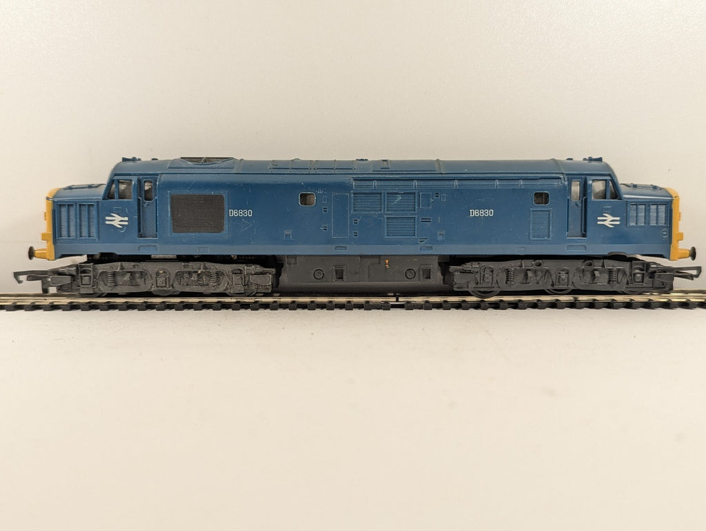 Tri-ang Hornby OO Gauge Class 37 Diesel Locomotive D6830 BR Blue R751
